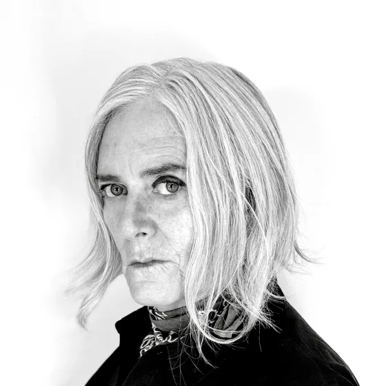 Headshot of  Leslie Dunton-Downer